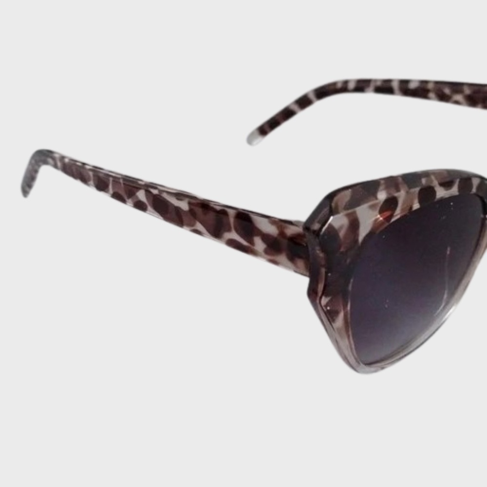 Leopard Print Cat Eye Fashion Sunglasses | Brown Tortoise Frame | Gradient Lens - Picture 4 of 4